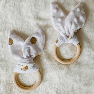 Bijtring konijnenoortjes wit 